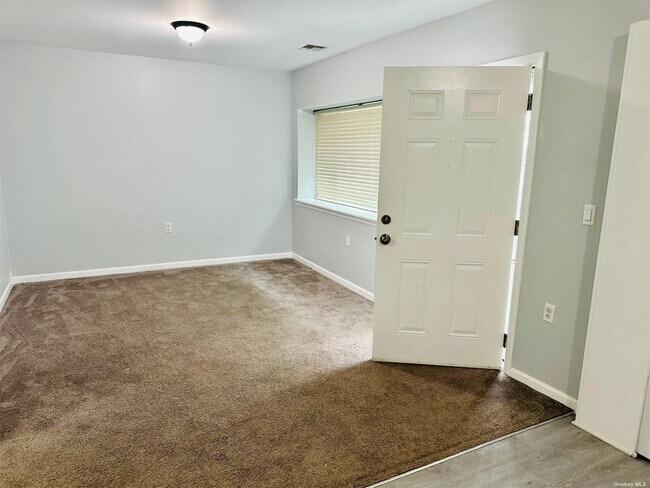 Photo - 71 Feller Dr