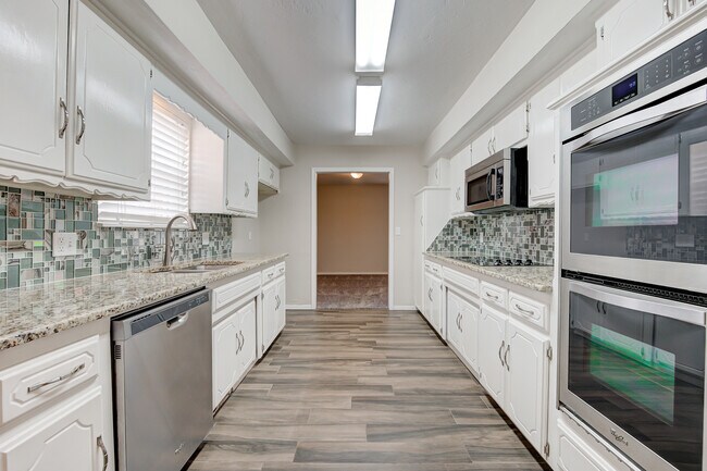 6524 Eastbourne Ln