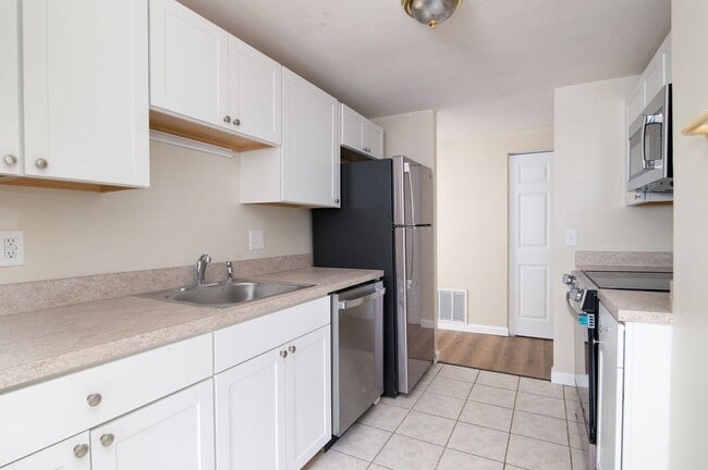 Building Photo - 150 Elm St Unit 1