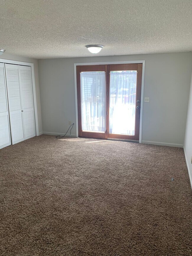 MOVE IN SPECIAL! REMAINDER OF OCTOBER RENT... House House Rental in