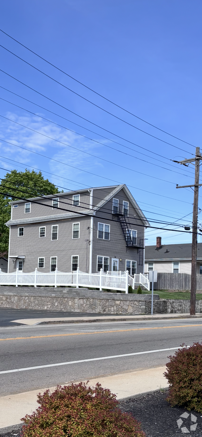 Building Photo - 56 Putnam Pike Unit 1 Rental