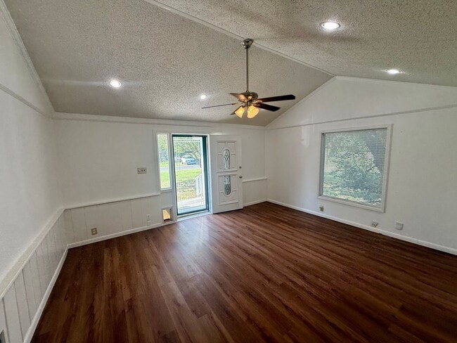 Photo - For Rent – 2 Bedroom, 1 Bath Home in Westl...