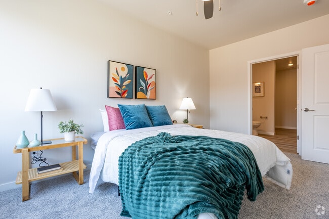 1BR, 1BA - 710SF - Bedroom