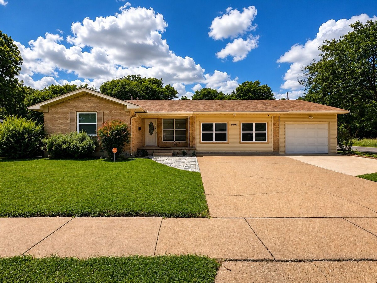 Photo - 1001 Goode Dr