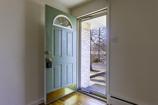 Photo - 340 Crown Point