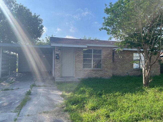 Building Photo - 3/1-Meadowbrook Area