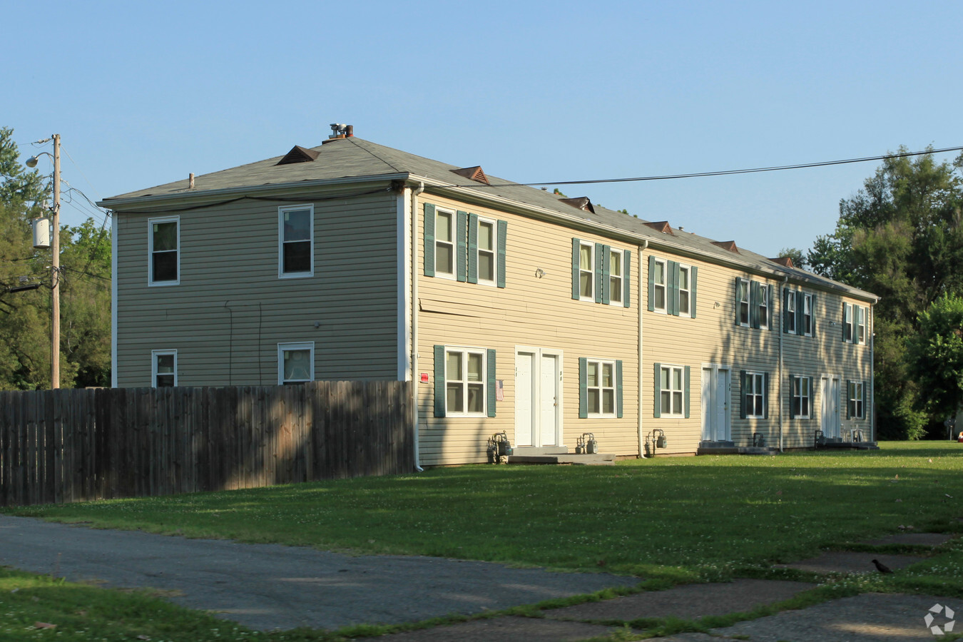 Manslick Place Apartments - Manslick Place Apartments