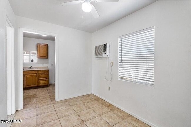 Photo - 412 W 9th St