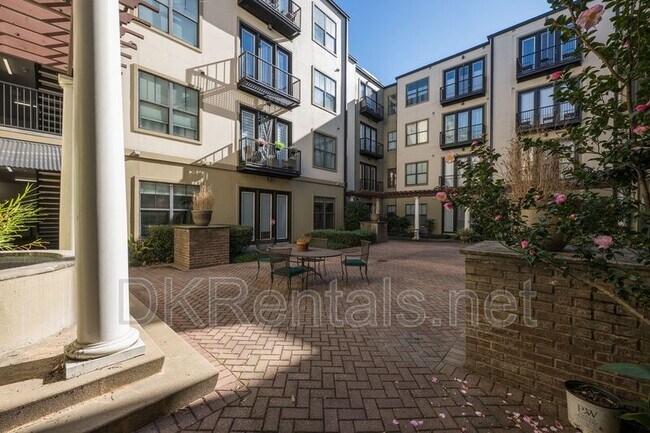 Photo - 5300 Peachtree Rd