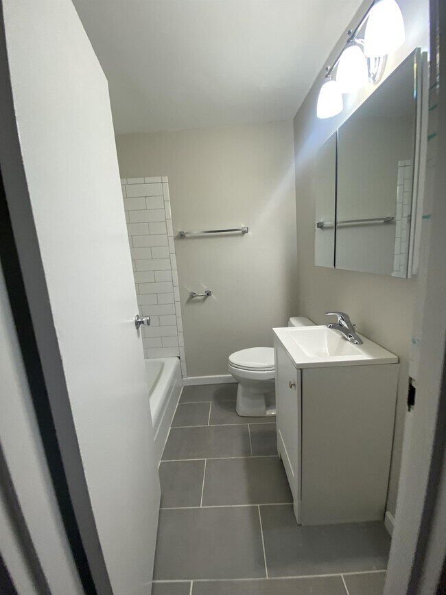 Photo - 142 Kenrick St