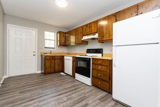 Photo - 1418 Baggett Rd