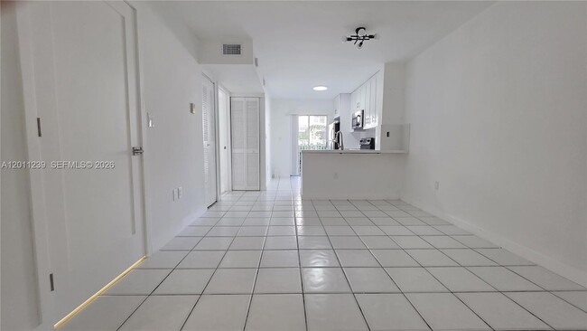 Photo - 2575 SW 27th Ave Unidad 105
