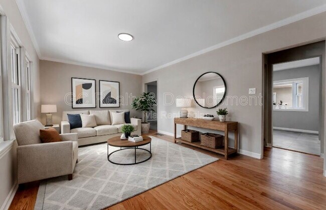 Photo - 3303 Division St