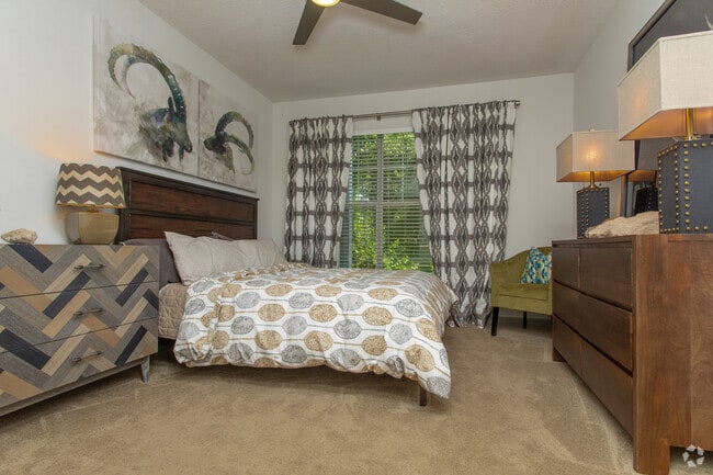 2BR, 2BA - 1091SF