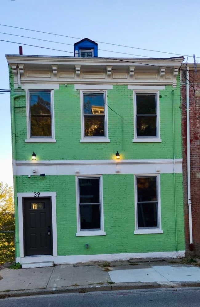 Building Photo - 39 E Clifton Ave