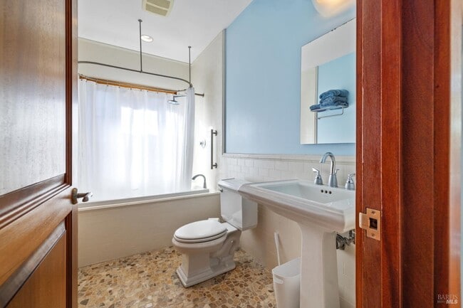 Building Photo - 1545 N Castle Rd