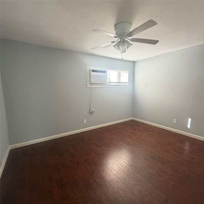 Photo - 4624 Bell St Unit 7