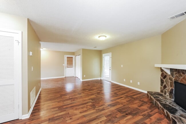 Photo - 3835 Scarsborough Dr SW