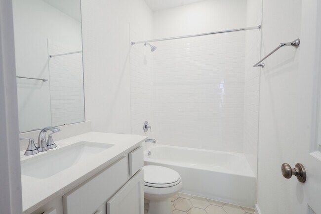 Photo - 5043 Henry Merritt St