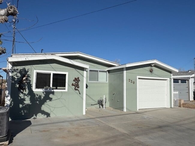 Photo - 230 E Riverfront Dr Casa