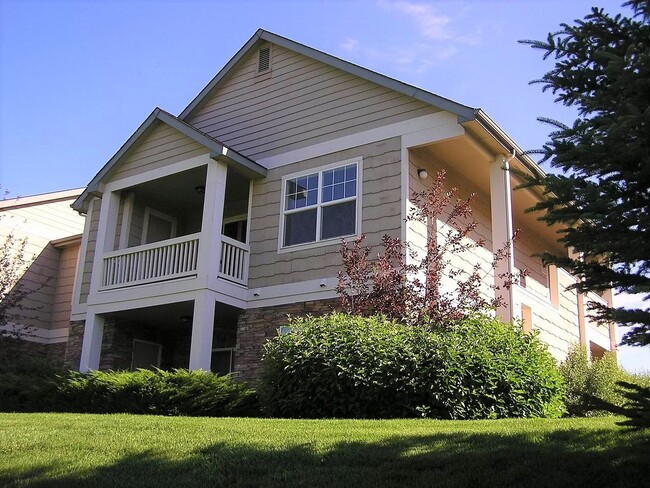 Building Photo - 5225 White Willow Dr Unit J130