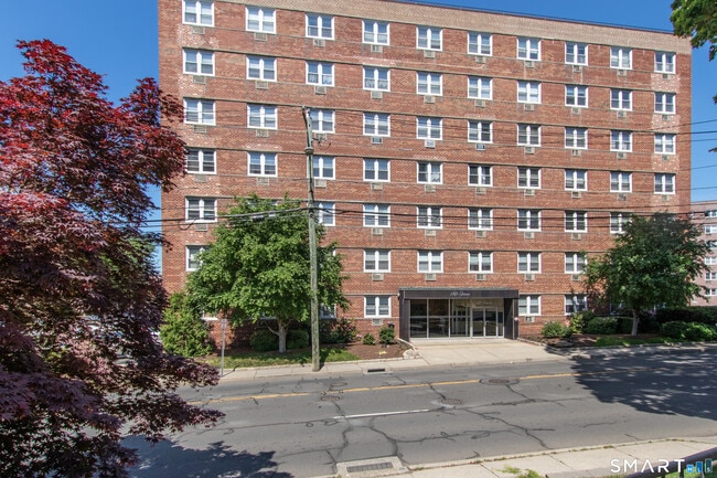 Building Photo - 140 Grove St Unit #3G