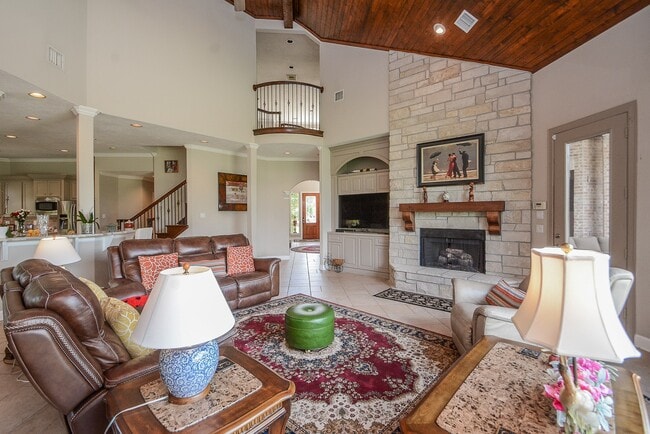 Building Photo - 15302 Bandera Falls Bend