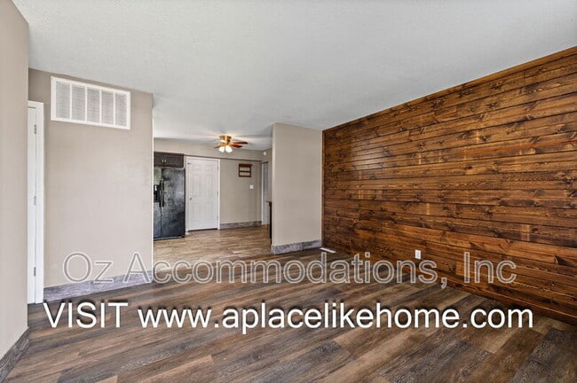 Photo - 14719 Bellaire Ave