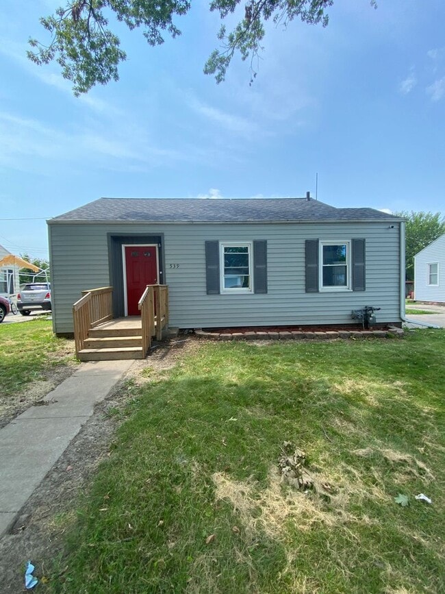 Building Photo - Updated 3 Bedroom 1 Bath Rental
