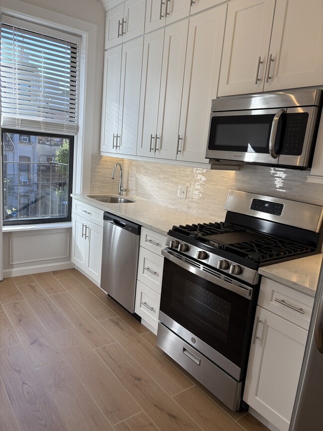 Kitchen Counter - 129 Saint Marks Pl Unit 2nd Floor