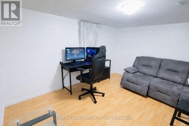 Photo - 50 Kilgreggan Crescent