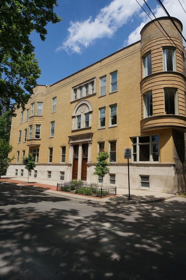 Building Photo - 325 W Wisconsin St Unit 1853-2