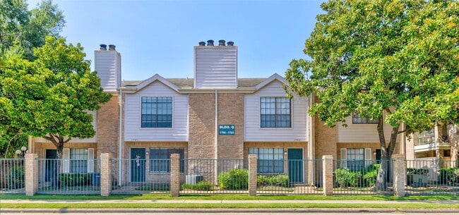 Building Photo - 14600 Fonmeadow Dr Unit 1702