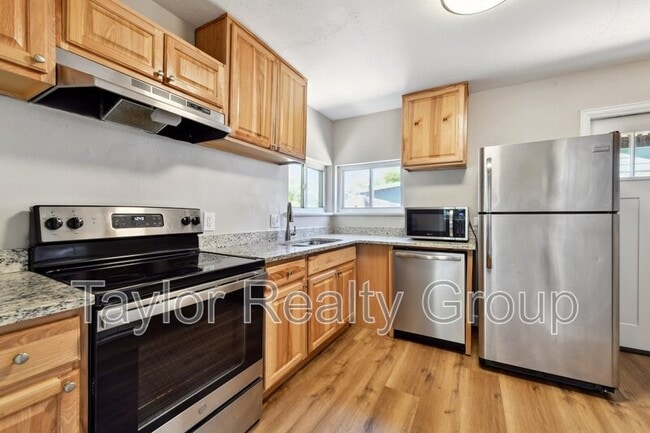 Photo - 1252 Xanthia St