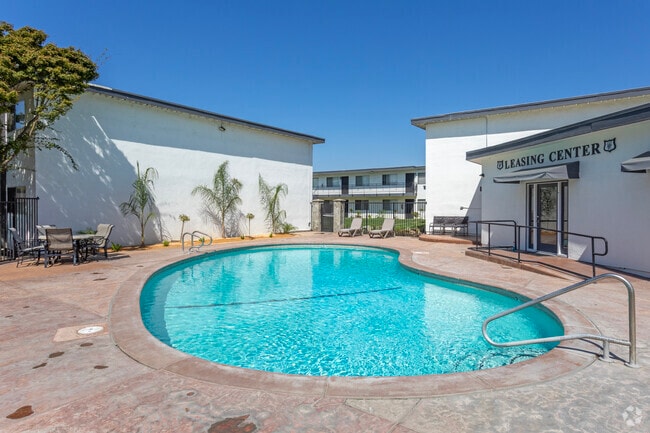 Pool - Clovis Courtyard Apartments