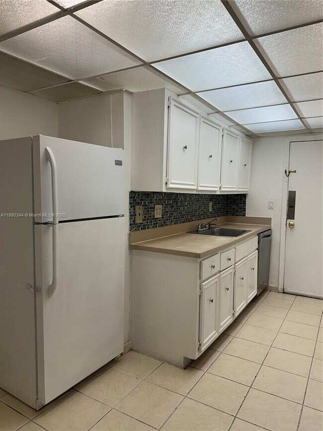 Photo - 18101 NW 68th Ave Unidad B201
