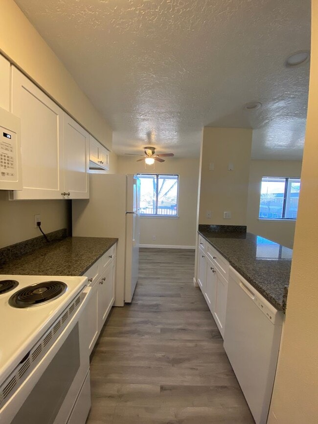 Photo - CRESTWOOD APARTMENTS