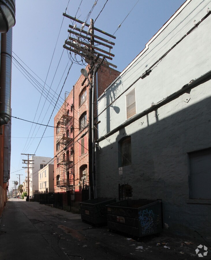 Photo - Manhattan Place Apartments