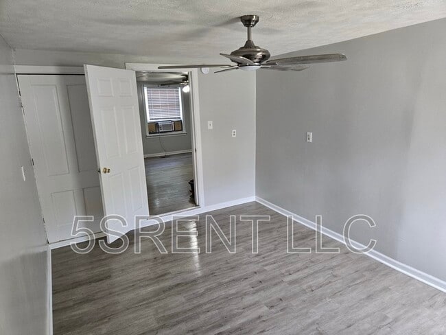 236 S Mary Ellen St Unidad A