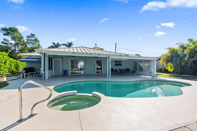 Photo - 1389 SW Dyer Point Rd