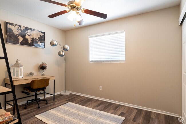 2BR, 1BA - 797SF