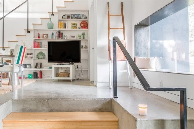 Photo - 1017 Milam Pl