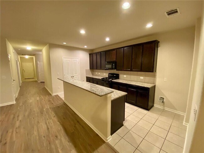 Photo - 172 Hollis Ln