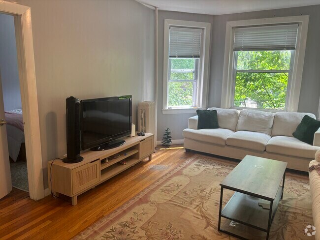 Building Photo - 55 Thatcher St Unit 3 Rental