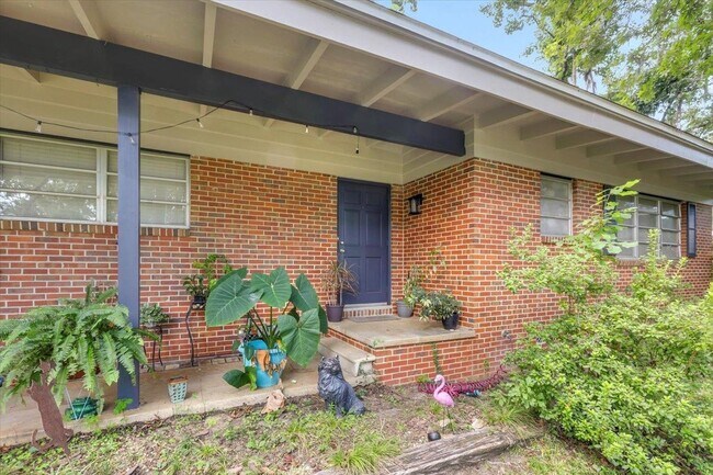 1612 Hasosaw Nene House House - Image 