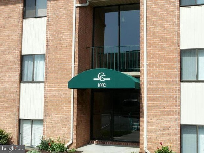 Building Photo - 1002 Spring Gate Rd Unit 2C