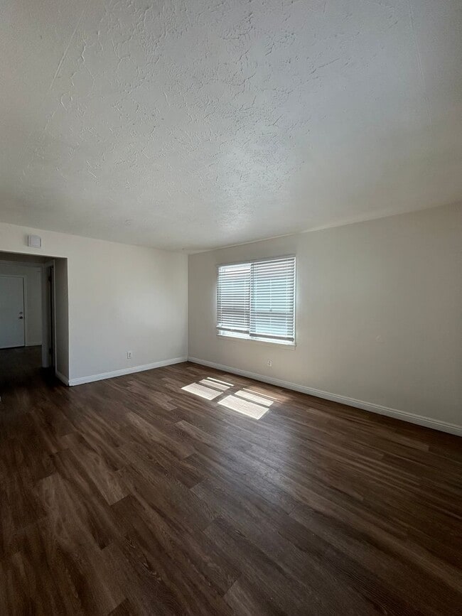 Building Photo - 931-933 Florida Unit 933