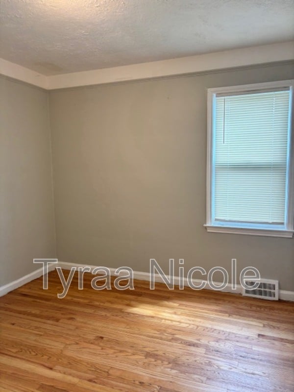 Photo - 9936 Montrose St