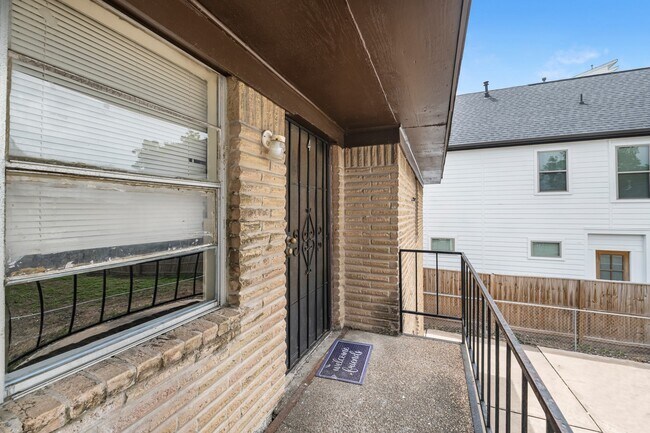 Photo - 2806 Delano St