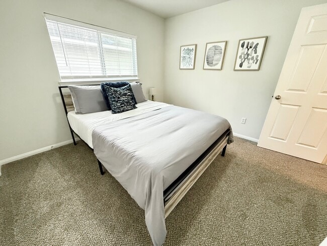 Building Photo - 142 E Spindle Tree Cir